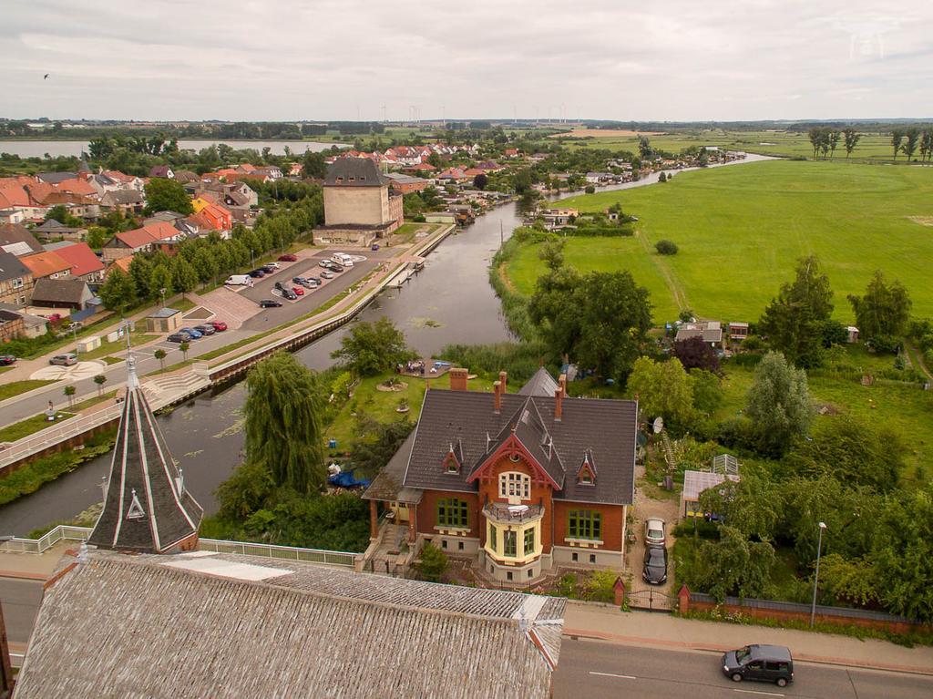 B&B Muehlenvilla Am Buetzower Hafen Exterior photo