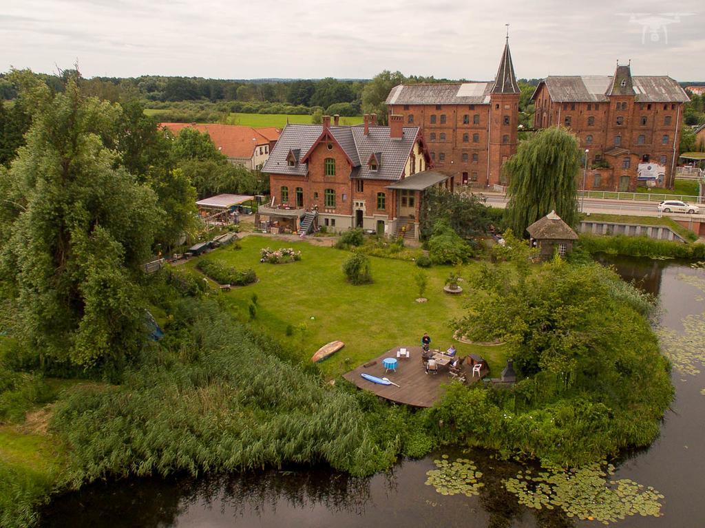 B&B Muehlenvilla Am Buetzower Hafen Exterior photo